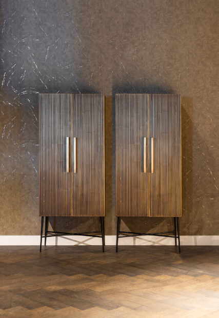 Richmond Interiors hylla Hänchrank Cabinet Ironville 2-dörr (guld)